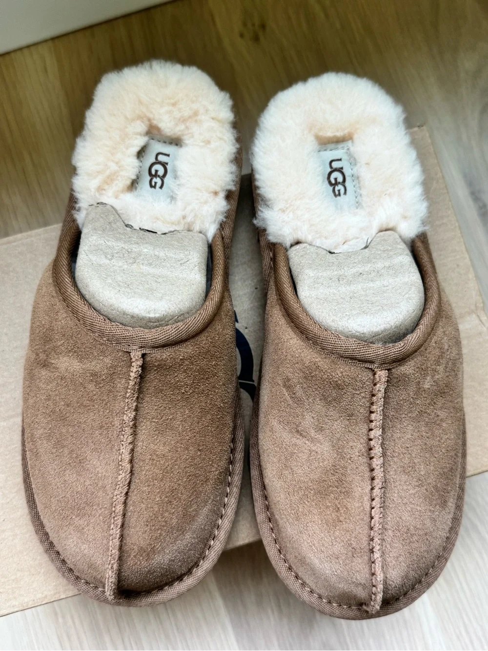 BEAND NEW UGG Keegan Slipper USA size 3 (Chestnut)